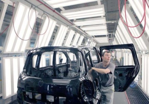 Renault şi PSA au nevoie de un al doilea ajutor guvernamental